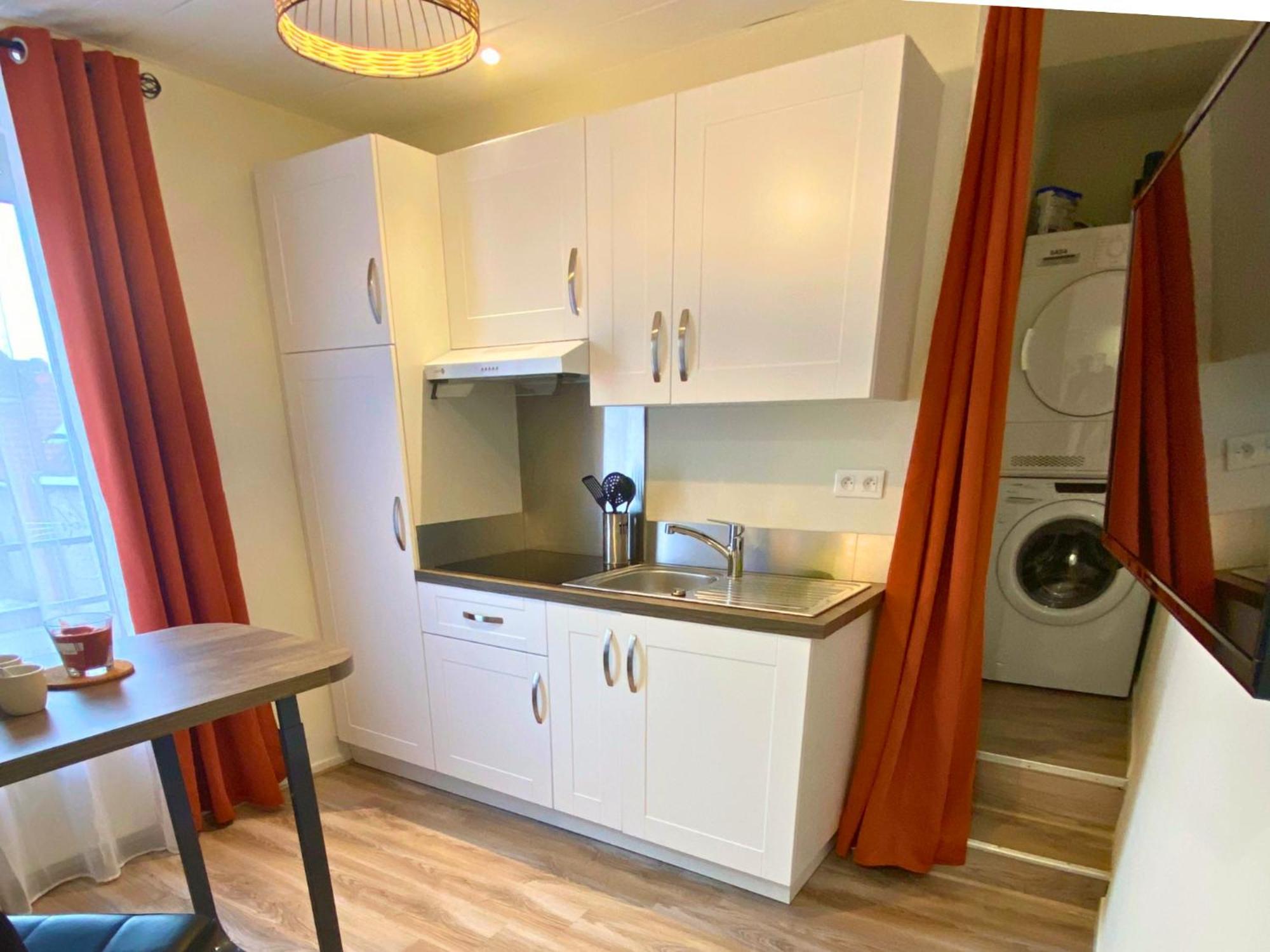 Studio Moderne Et Tout Equipe Au Coeur De Bourbourg - Gare A Proximite Ngoại thất bức ảnh